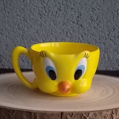 Tasse, en céramique Jaune, représentant le personnage de "Titi", de Warner Bros. Distribué par Tropico Diffusion