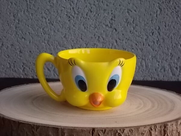 Tasse, en céramique Jaune, représentant le personnage de "Titi", de Warner Bros. Distribué par Tropico Diffusion