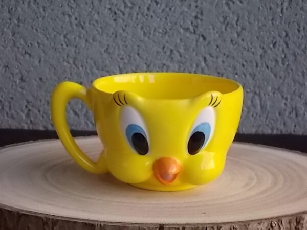 Tasse, en céramique Jaune, représentant le personnage de "Titi", de Warner Bros. Distribué par Tropico Diffusion
