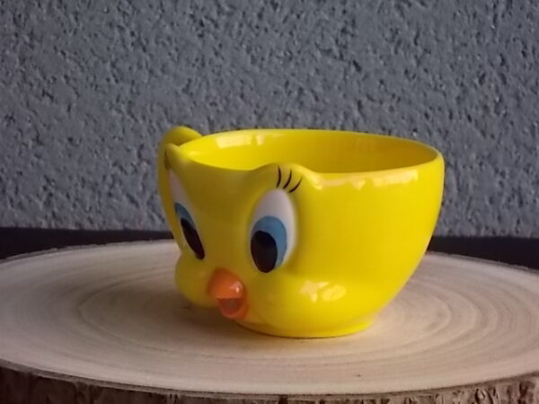 Tasse, en céramique Jaune, représentant le personnage de "Titi", de Warner Bros. Distribué par Tropico Diffusion
