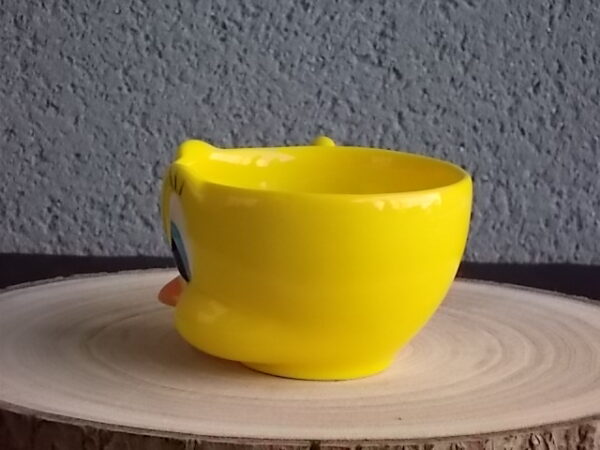 Tasse, en céramique Jaune, représentant le personnage de "Titi", de Warner Bros. Distribué par Tropico Diffusion