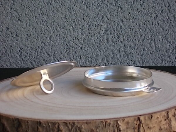 Tasse à café filtre en Aluminium Argenté. Support de tasse ajouré "Etoile". Anse recouvert de fil plastique Beige. De Durobor
