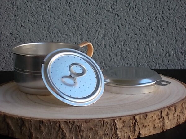 Tasse à café filtre en Aluminium Argenté. Support de tasse ajouré "Etoile". Anse recouvert de fil plastique Beige. De Durobor