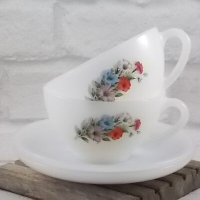Tasse à Déjeuner "Liseron", en verre Opale et motif floral. de la marque Arcopal France