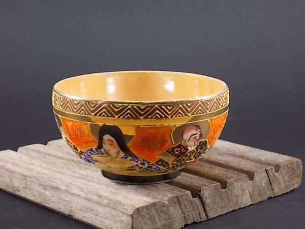 Tasse et sous tasse à thé "Satsuma", en porcelaine à décors Shimazu cloisonné. Made in Japan.