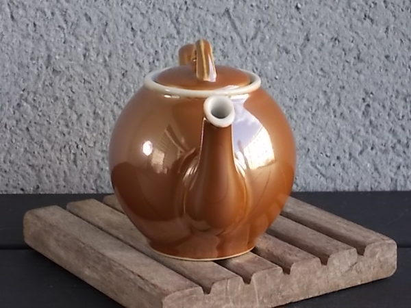 Théière "Boule", en porcelaine à feu Marron irisé. De Charles Pillivuyt & Cie Mehun France