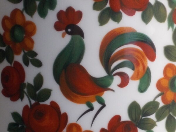 Théière "Coq", en porcelaine Blanche, à motif floral et Coq peint à la main. Contenant 55 cl. De la manufacture de Pillivuyt France