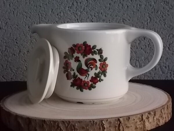 Théière "Coq", en porcelaine Blanche, à motif floral et Coq peint à la main. Contenant 75 cl. De la manufacture de Pillivuyt France