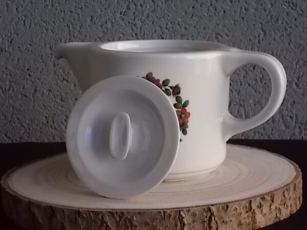 Théière "Coq", en porcelaine Blanche, à motif floral et Coq peint à la main. Contenant 75 cl. De la manufacture de Pillivuyt France