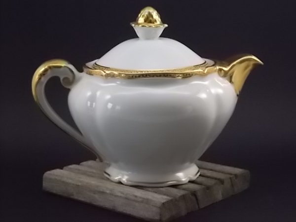 Théière "Or", en porcelaine Blanche et dorure de l'Ancienne fabrique Royale de Limoges France