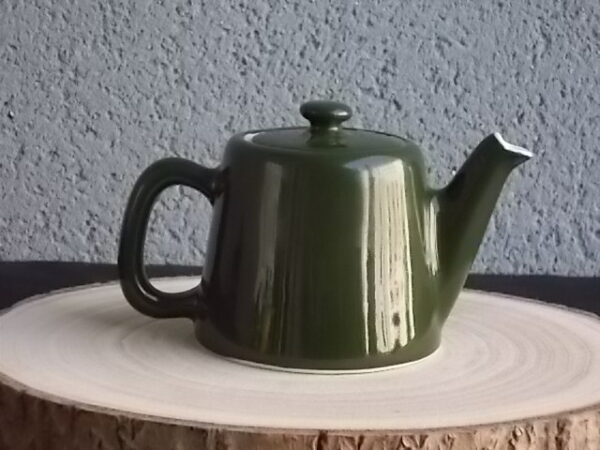 Théière individuelle, en céramique Vert Sapin. Modèle 732. De la Manufacture Pillivuyt France.