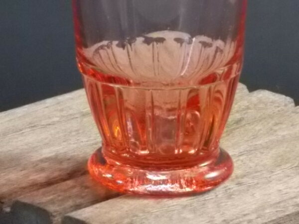 Verre à Apéritif "Mouluré" en verre soufflé pressé moulé teinté Rose Saumoné sur piédouche