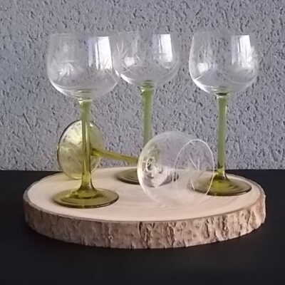 Verre à Vin Blanc d'Alsace en verre soufflé bouche ciselé gravé "Etoiles". Longue tige teinté Ambre.