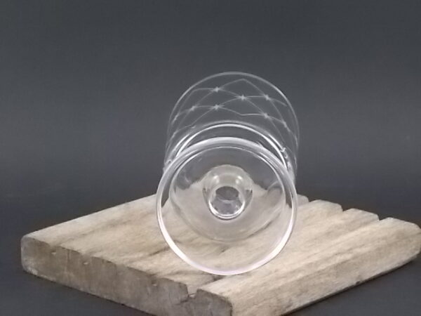 Verre à eau Suède modèle "Antarés", en verre translucide gravé. De la marque Luminarc de la verrerie d'Arques France