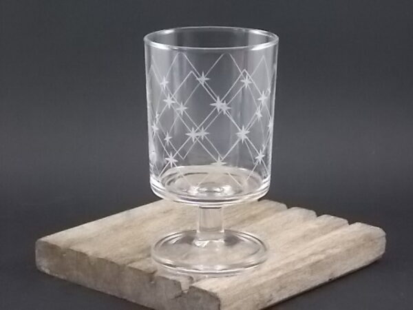 Verre à eau Suède modèle "Antarés", en verre translucide gravé. De la marque Luminarc de la verrerie d'Arques France