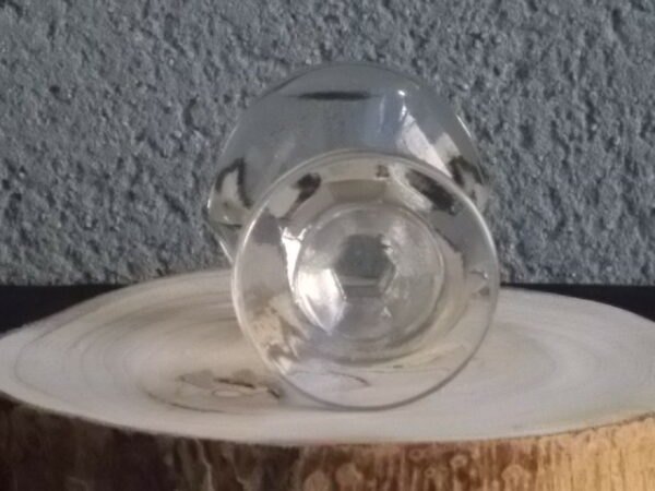 Verre à liqueur en verre soufflé bouche très épais. forme vasque, cotes plates larges au Praison. Pied Balustre. Du XIX éme siècle