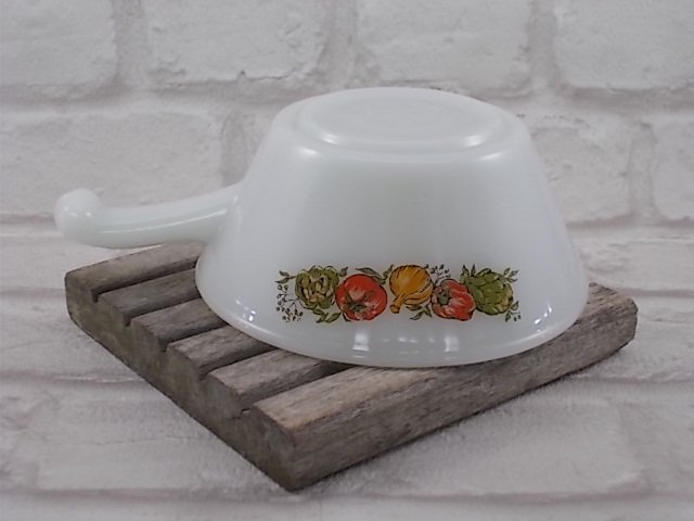 Bol à soupe en verre opale blanc agrémenté d'un motif sérigraphié de Légumes du Potager, de la marque Anchor Hocking made in USA