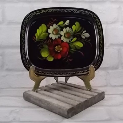 Petit plateau métal laqué noir décors motif floral peint main, artisanat ex-urss année 70/80