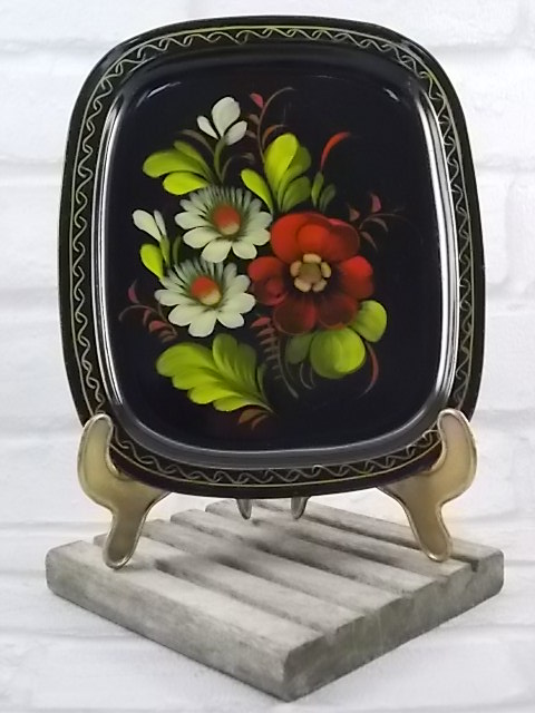 Petit plateau métal laqué noir décors motif floral peint main, artisanat ex-urss année 70/80