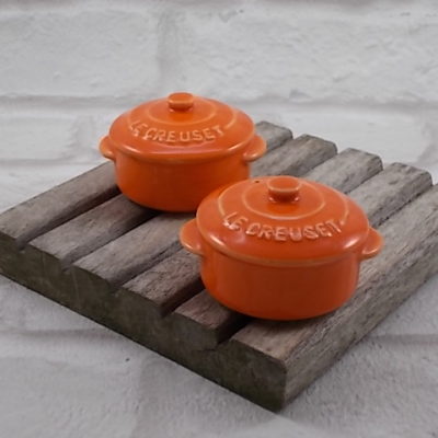 Salière et Poivrière en forme de "Cocotte" "Le creuset" en Céramique orange