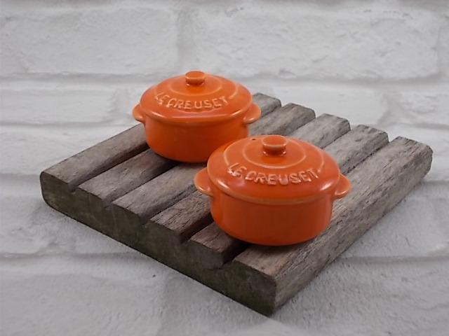 Salière et Poivrière en forme de "Cocotte" "Le creuset" en Céramique orange