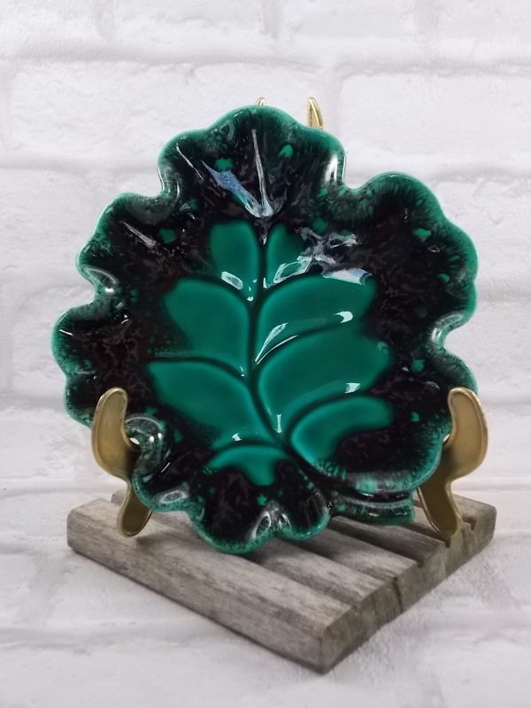Ceramique forme "Feuille de Chene" Verceram, Vert bordé de Noir veiné de Mordoré