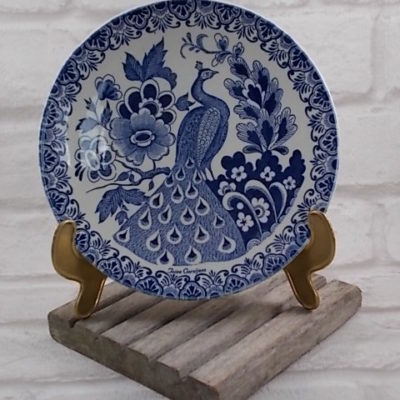 Petite assiette décoration en faïence de Delfts Bleu, motif peint à la main "Joine Gorsljens" Paon décors floral